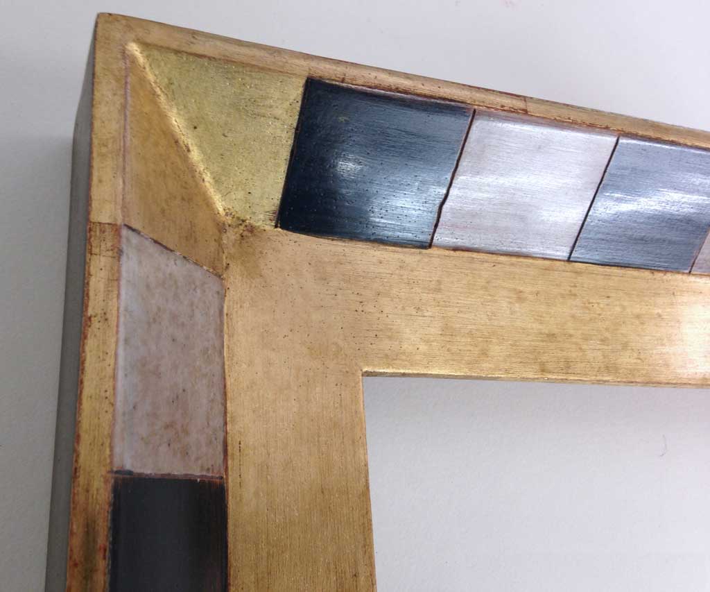 Damier noir blanc plat or