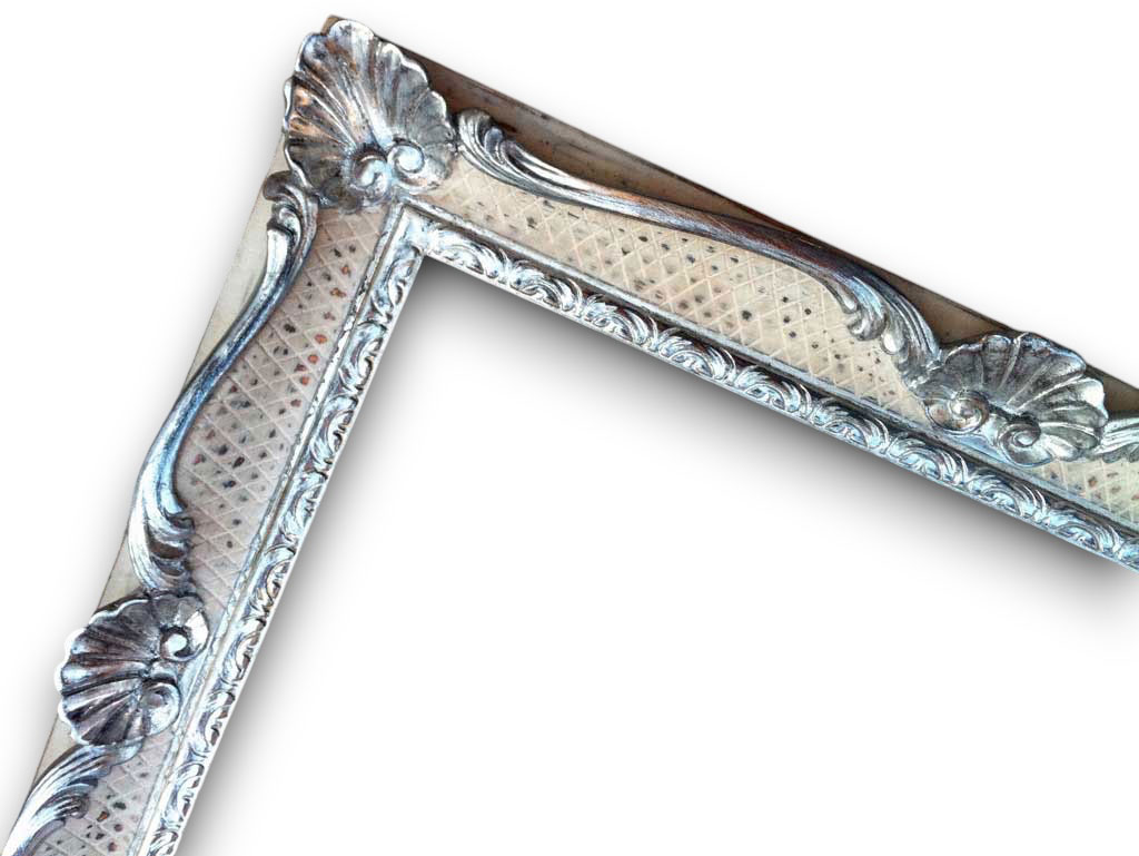 Sculpté argent et blanc